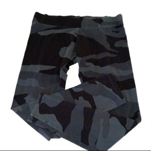 Monrow Vintage Gray Camoflage Low Rise  Crop Leggings Medium